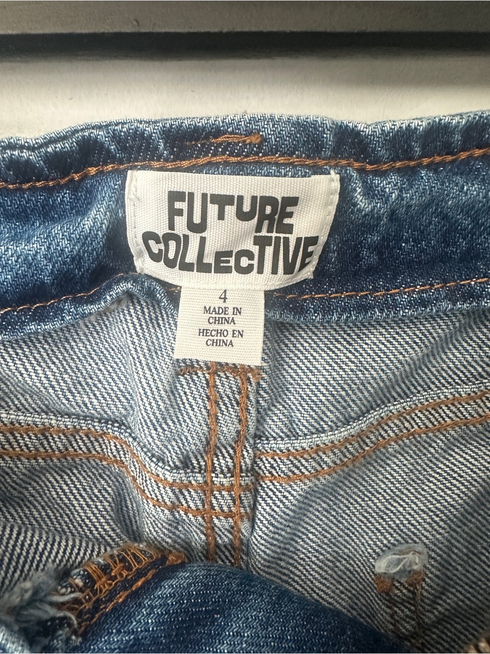 Future Collective Light Wash Barrel Leg Jeans – Women’s Size 4 - Picture 6 of 8